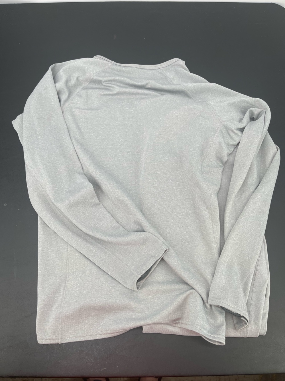 Patagonia Light Gray Midweight Capilene Base Layer Top and Bottoms - Picture 11 of 11